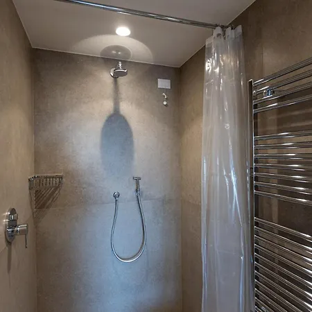 Amazing Via Parigi Roma